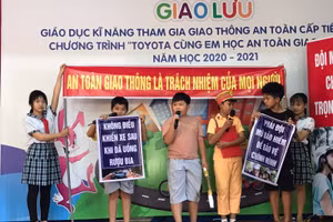 Đến với chương trình các em HS sẽ tham gia nhiều hoạt động bổ ích nhằm nâng cao nhận thức và kỹ năng tham gia giao thông an toàn