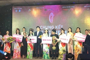 Các nữ sinh tại đêm chung kết xếp hạng cuộc thi Nét đẹp nữ sinh - Miss UFM 2019.