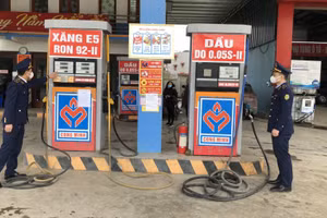 6 cửa hàng kinh doanh xăng dầu trên địa bàn thành phố Hồ Chí Minh đã hoạt động trở lại sau thời gian treo biển tạm ngừng hoạt động do hết xăng.