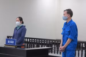 Các bị cáo tại phiên tòa xét xử. Ảnh: Lâm Vinh.