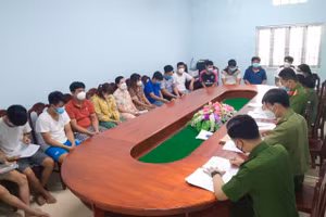 Cơ quan chức năng làm việc với các đối tượng liên quan.