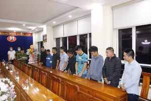 Cơ quan chức năng thi hành các quyết định tố tụng đối với 9 bị can.