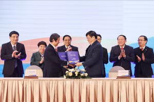 Bộ Giáo dục và Đào tạo và Bộ Y tế ký kết chương trình phối hợp về công tác y tế trường học, chăm sóc sức khỏe trẻ em, học sinh, sinh viên giai đoạn 2022-2025. Ảnh: Dương Giang.