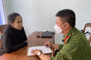 Đối tượng Trần Thị Thanh Thúy làm việc với cơ quan công an.