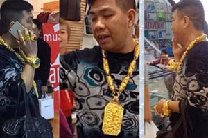 Nguyễn Xuân Tùng với hình ảnh trên người đeo đầy vàng từng gây xôn xao dư luận vào năm 2015.