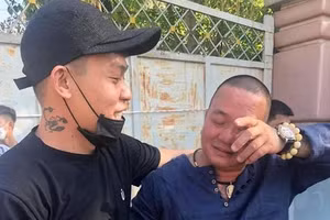 Nguyễn Tuấn Hải (Hải “bánh”) bật khóc khi được ân xá ra tù trước thời hạn.