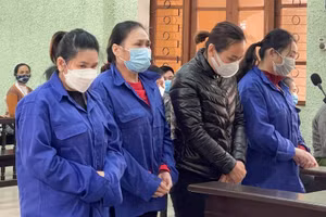 Các bị cáo tại phiên tòa xét xử. Ảnh: P.O.