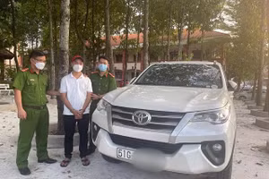 Đối tượng Nguyễn Danh Tường bị bắt giữ cùng chiếc xe ô tô tang vật của vụ án.