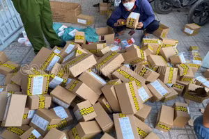 Số hàng hóa được các đối tượng đóng gói chuyển cho khách hàng. Ảnh: Công an Đồng Nai.