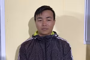 Phạm Tâm Long tại cơ quan điều tra.