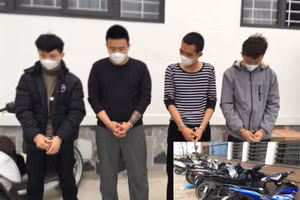 Các đối tượng liên quan đến vụ án cùng tang vật bị cơ quan chức năng bắt giữ.