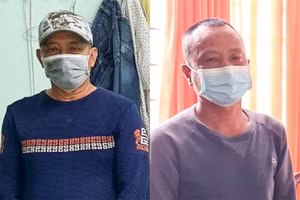 Bị can Nguyễn Văn Nhơn (bên trái) và Huỳnh Văn Lấm. Ảnh: Nghiêm Túc