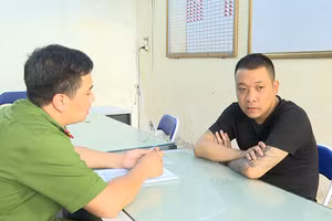 Đối tượng Bùi Huy Hoàng tại cơ quan công an.