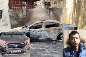 Nguyễn Tùng Ninh cùng 2 chiếc xe ô tô bị đốt.