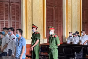 Toàn cảnh phiên tòa xét xử ngày 12/4. Ảnh: Hoàng Yến.