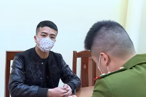 Cơ quan chức năng làm việc với đối tượng Đỗ Huy Hoàng.