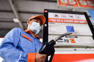 Phó Thủ tướng Lê Minh Khái yêu cầu điều hành giá xăng dầu; bảo đảm giá xăng dầu trong nước phản ánh, bám sát diễn biến giá thành phẩm xăng dầu thế giới.