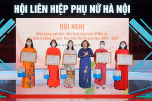 Hội nghị biểu dương những tập thể, cá nhân của Phong trào "Gia đình 5 không, 3 sạch”. 