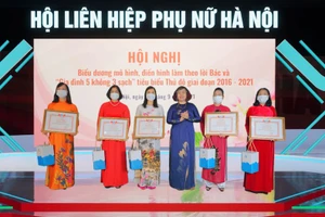 Hội nghị biểu dương những tập thể, cá nhân của Phong trào "Gia đình 5 không, 3 sạch”. 