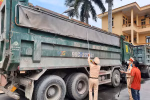 Cơ quan chức năng kiểm tra phát hiện lỗi thay đổi kích thước thành thùng xe của chiếc xe tải.