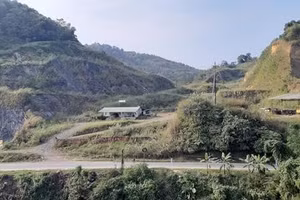 Công ty TNHH Xây dựng Thương mại Lilama tận thu quặng Apatit trái phép. Ảnh: CAND.