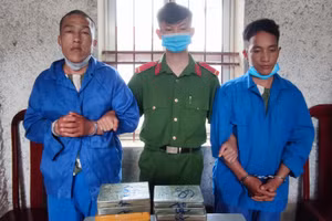 2 đối tượng cùng tang vật của vụ án bị cơ quan chức năng thu giữ.