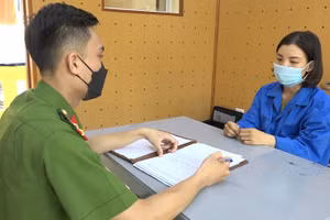 Đối tượng Nguyễn Thị Quỳnh tại cơ quan công an.