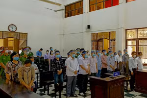 Các bị cáo tại phiên toà xét xử. Ảnh: VOV.