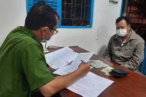 Cao Trí Phuẩn làm việc với cơ quan chức năng.