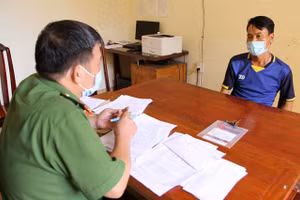 Bế Văn Duẩn làm việc với cơ quan chức năng.