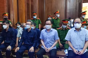 Các bị cáo tại phiên toà xét xử. Ảnh: Văn Minh.