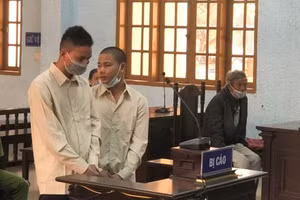 2 bị cáo tại phiên toà xét xử.