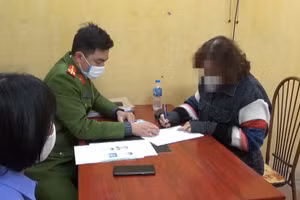 Đối tượng Phạm Thị Kiều Oanh tại cơ quan công an.