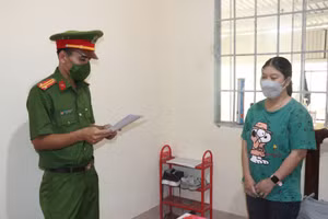 Cơ quan chức năng thi hành các biện pháp tố tụng đối với Lê Thị Ngọc Hương.