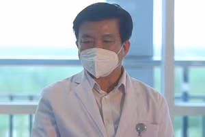 Bị can Đoàn Văn Hùng, Giám đốc Bệnh viện đa khoa tỉnh Vĩnh Long.