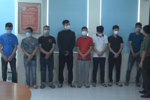 Các đối tượng liên quan đến đường dây đánh bạc nghìn tỷ do Phan Sào Nam cầm đầu bị Công an tỉnh Hưng Yên khởi tố.