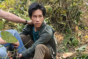 Đối tượng Mùa A Dia cùng tang vật của vụ án.