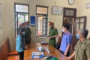 Cơ quan chức năng thi hành các biện pháp tố tụng đối với Phạm Thị Thu Nga.