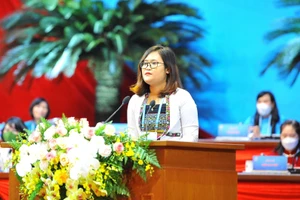 Cô Hà Ánh Phượng phát biểu tại Đại hội đại biểu Phụ nữ toàn quốc lần thứ XIII.