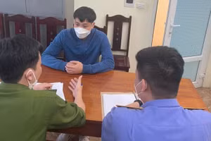 Bị can Nguyễn Văn Hưng làm việc với cơ quan chức năng.