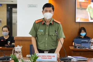 Thượng tá Lê Mạnh Hà, Phó Trưởng phòng Tham mưu Công an thành phố Hồ Chí Minh phát biểu tại buổi họp báo. Ảnh: Linh Nhi.