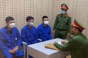 Các đối tượng có liên quan đến vụ án tại cơ quan chức năng.