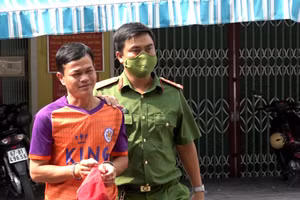 Cơ quan chức năng bắt tạm giam đối tượng Trần Văn Dở.