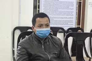 Đối tượng Bàn Văn Tiến tại cơ quan chức năng.