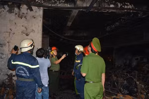 Vụ cháy xảy ra tại chung cư Carina Plaza khiến 13 người tử vong.