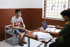 Đối tượng Nguyễn Hồng Quân tại cơ quan chức năng.