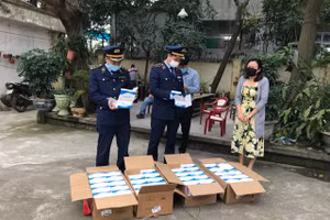 Một vụ vận chuyển kit test Covid-19 nhập lậu bị lực lượng QLTT tỉnh Quảng Ninh phát hiện.
