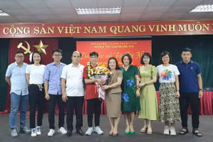 Cậu bé "Vàng" Trần Đức Minh và các thầy cô, gia đình