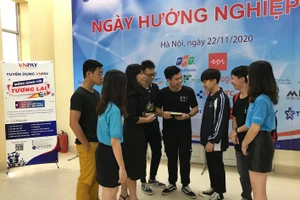 Sinh viên Trường Đại học Khoa học tự nhiên trong một chương trình tư vấn hướng nghiệp