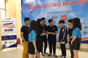 Sinh viên Trường Đại học Khoa học tự nhiên trong một chương trình tư vấn hướng nghiệp